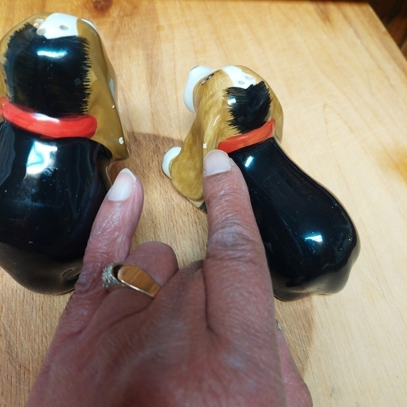 Vintage* Ceramic Bassett Hound Pups Salt & Pepper Shakers - Picture 4 of 6